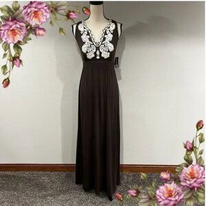 Halter maxi dress with embroidered details and sequins